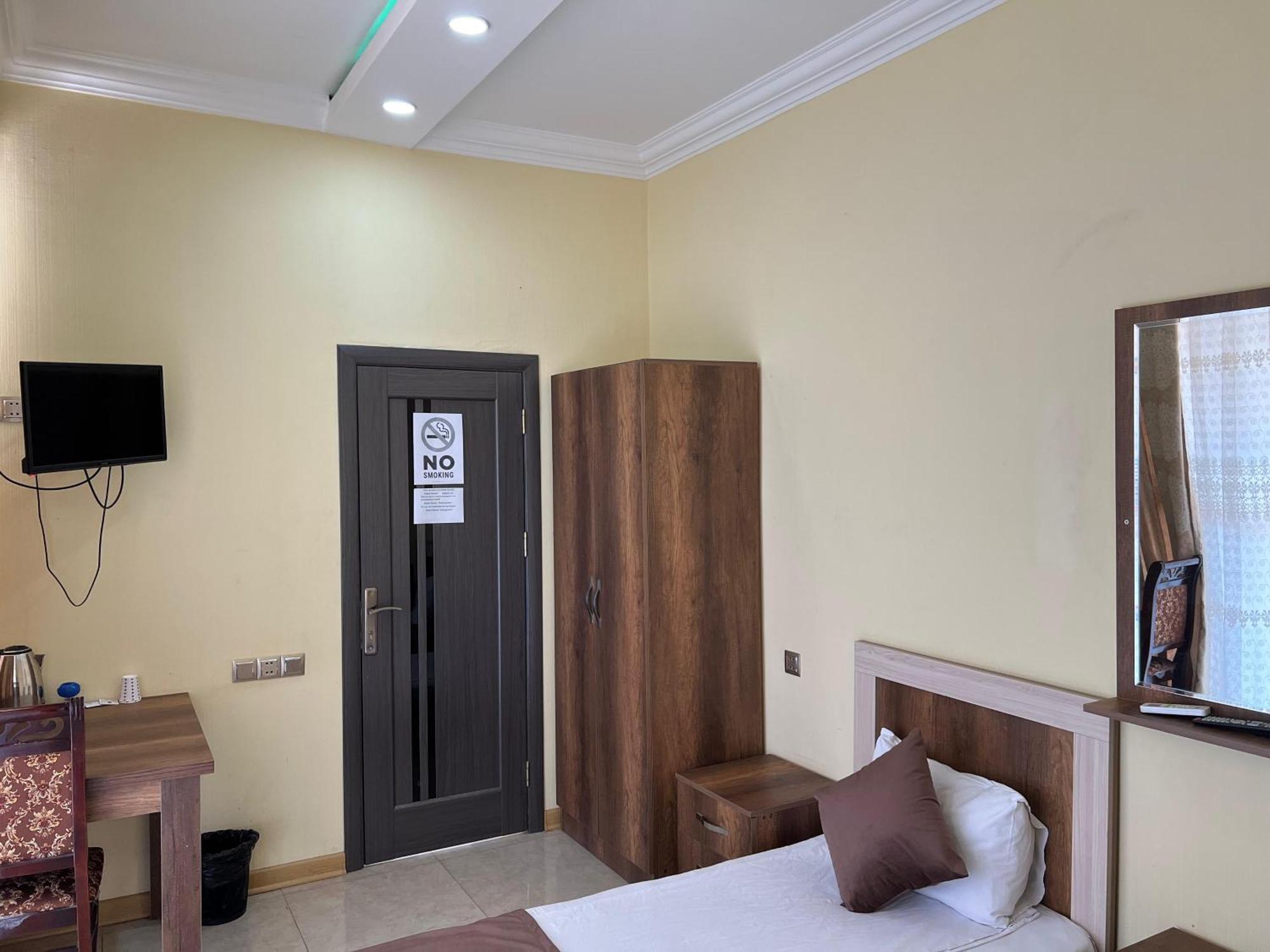 Rahat Hotel Gjandža Exteriér fotografie