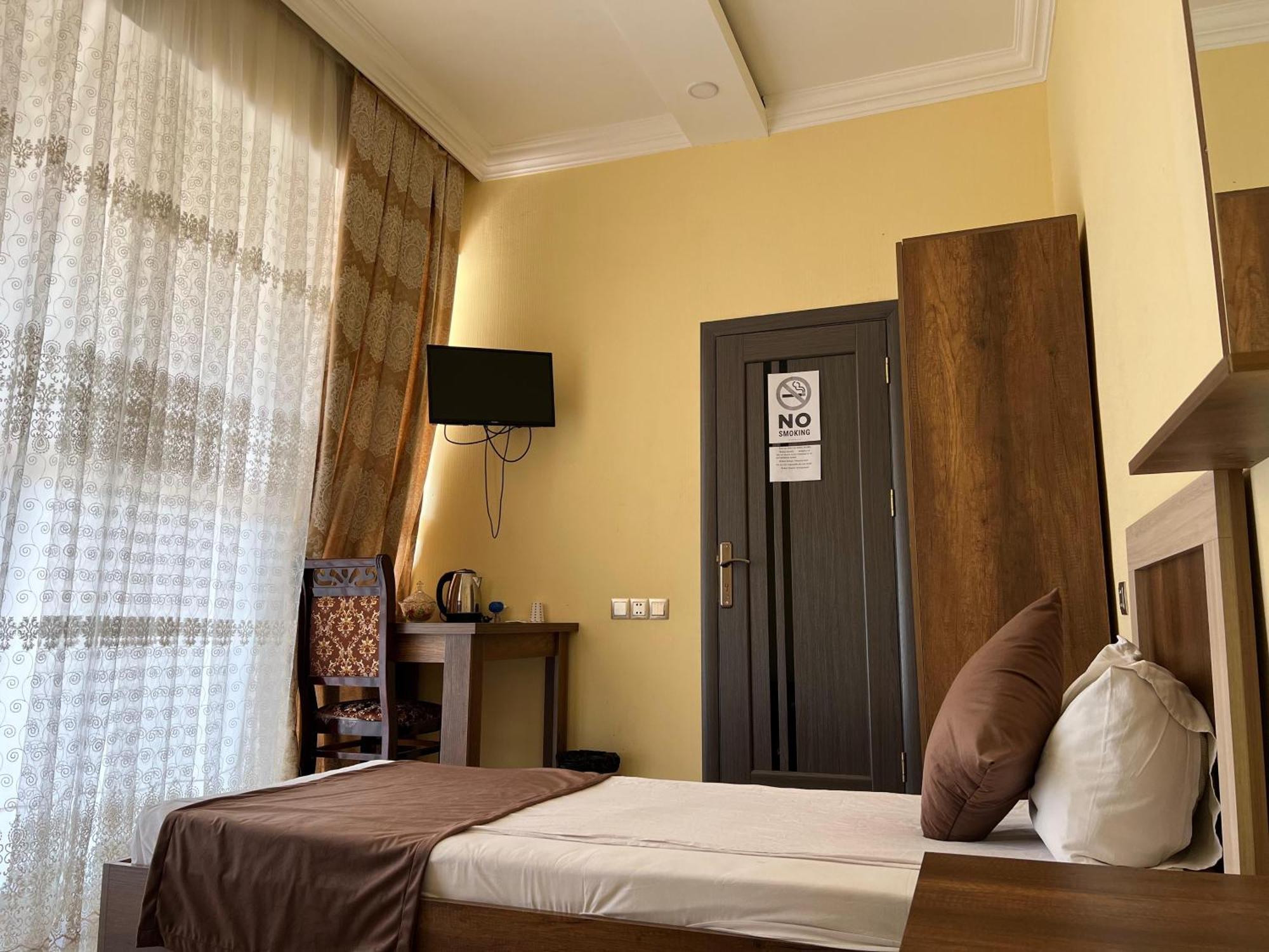 Rahat Hotel Gjandža Exteriér fotografie