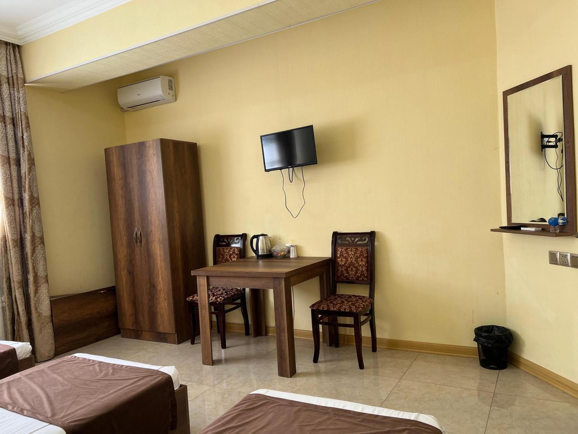 Rahat Hotel Gjandža Exteriér fotografie